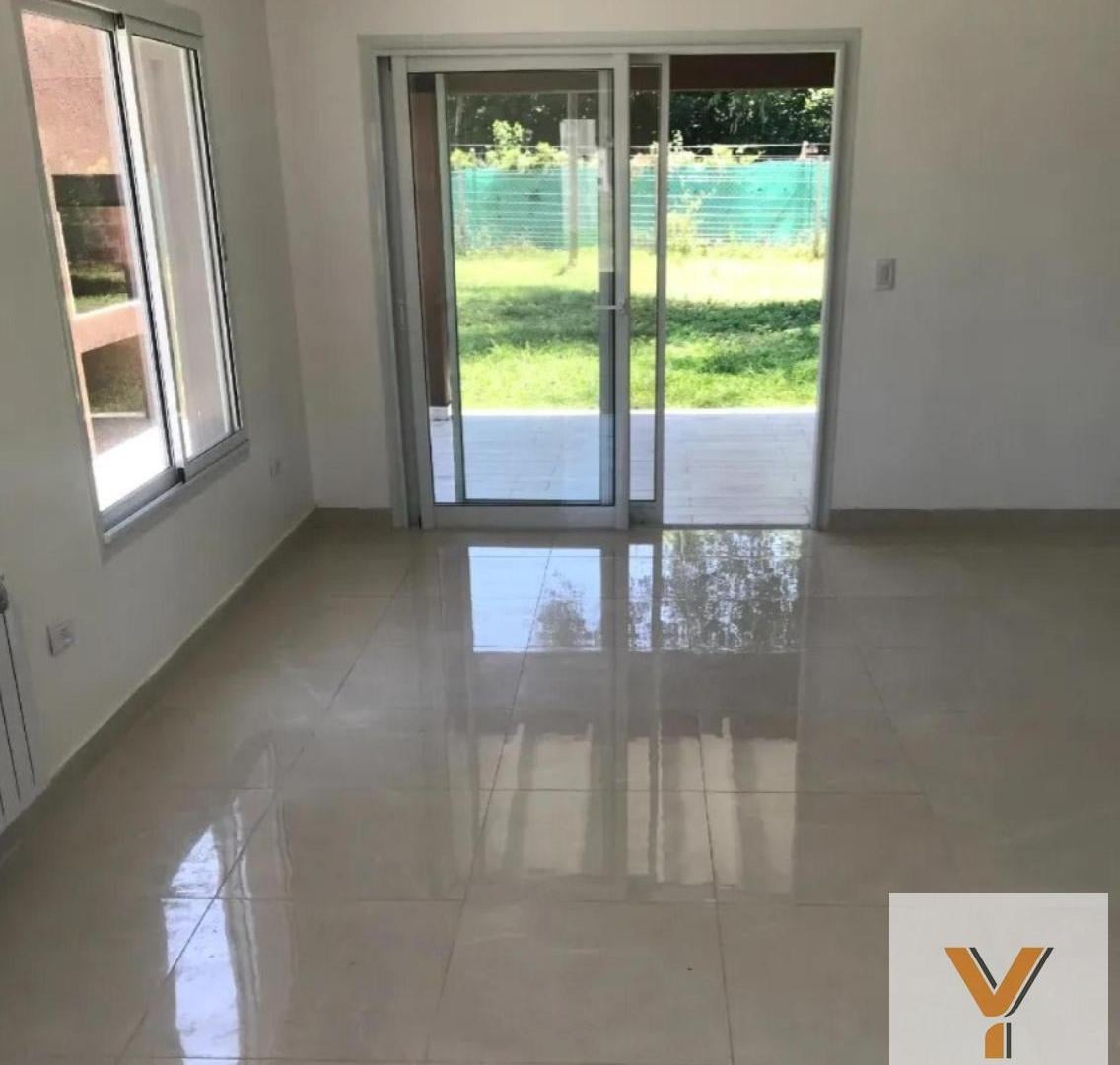 Casa en venta - 3 Dormitorios 2 Baños - Moreno