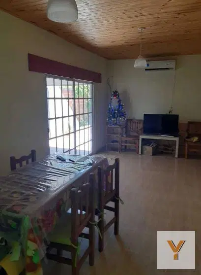 Casa en venta - 3 dormitorios 2 baños - Cochera - 144mts2 - Villa Elvira 2
