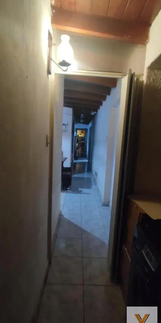 Casa en venta - 4 Dormitorios 2 Baños - Cochera - 300Mts2 - Monte Grande 8