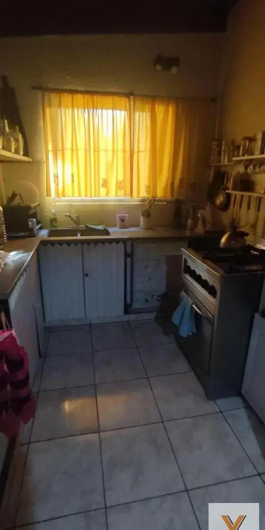 Casa en venta - 4 Dormitorios 2 Baños - Cochera - 300Mts2 - Monte Grande 5