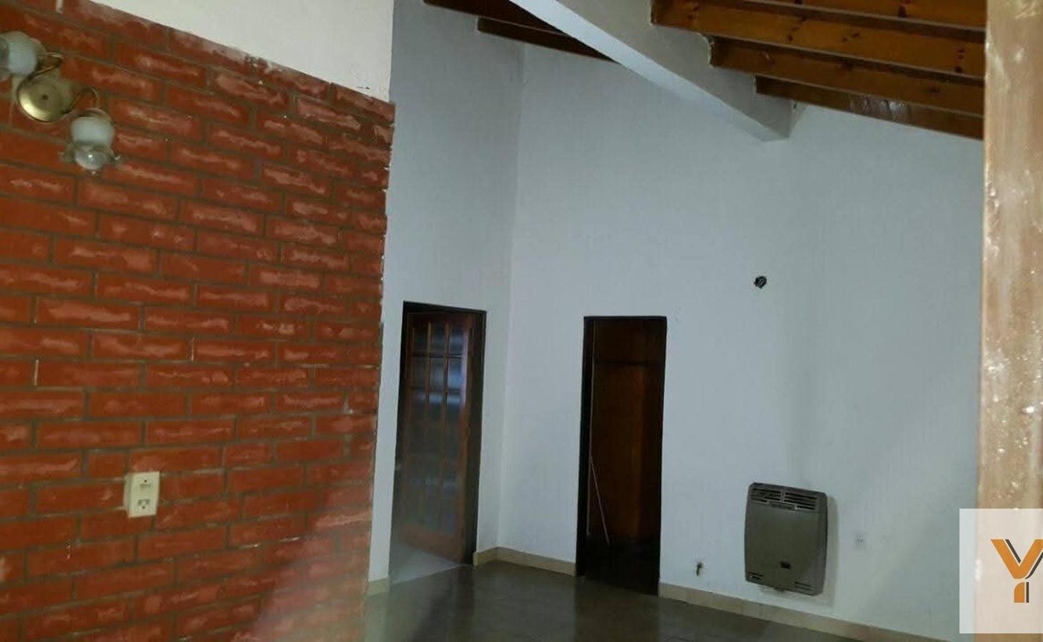 Foto de Casa Multifamiliar en venta - 6 Ambientes - Ramos Mejía, imagen 2