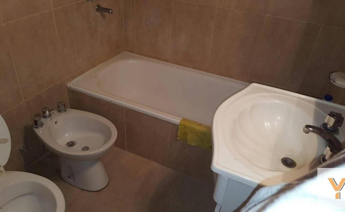 Foto de Casa Multifamiliar en venta - 6 Ambientes - Ramos Mejía, imagen 3