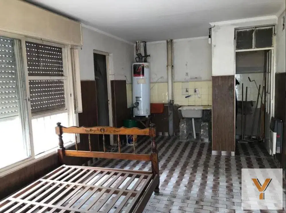 Casa en venta - 3 Dormitorios 1 Baño - 200 mts2 - La Plata 5