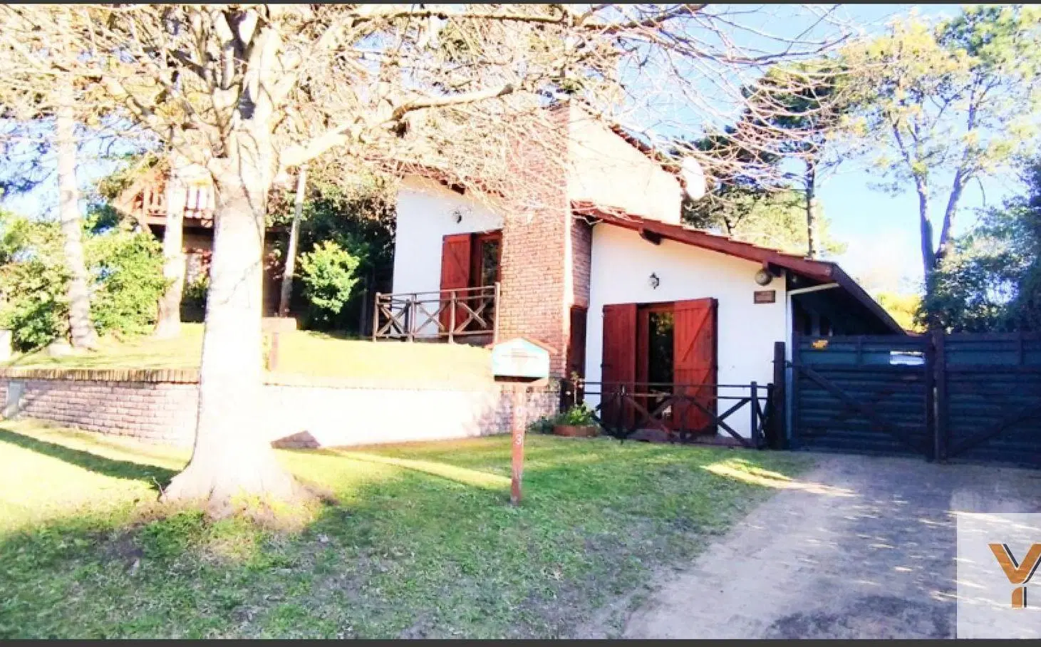 Casa en venta - 3 Dormitorios 2 Baños - Villa Gesell 3