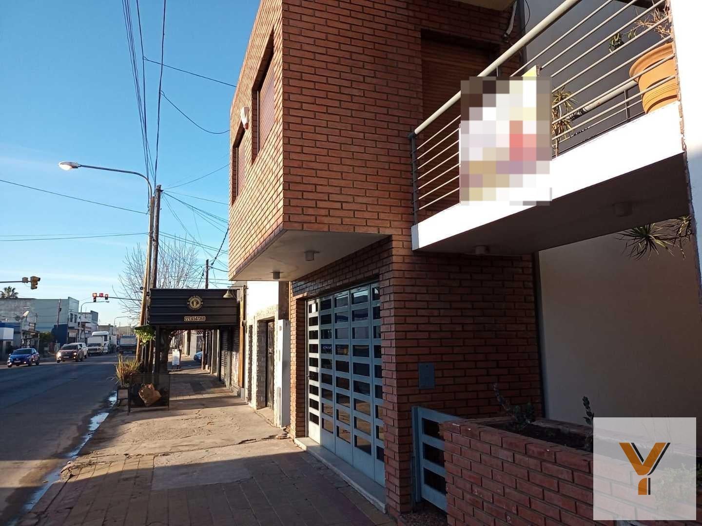 Casa en venta - 4 Dormitorios 2 Baños - Cochera - 359Mts2 - Villa Elvira