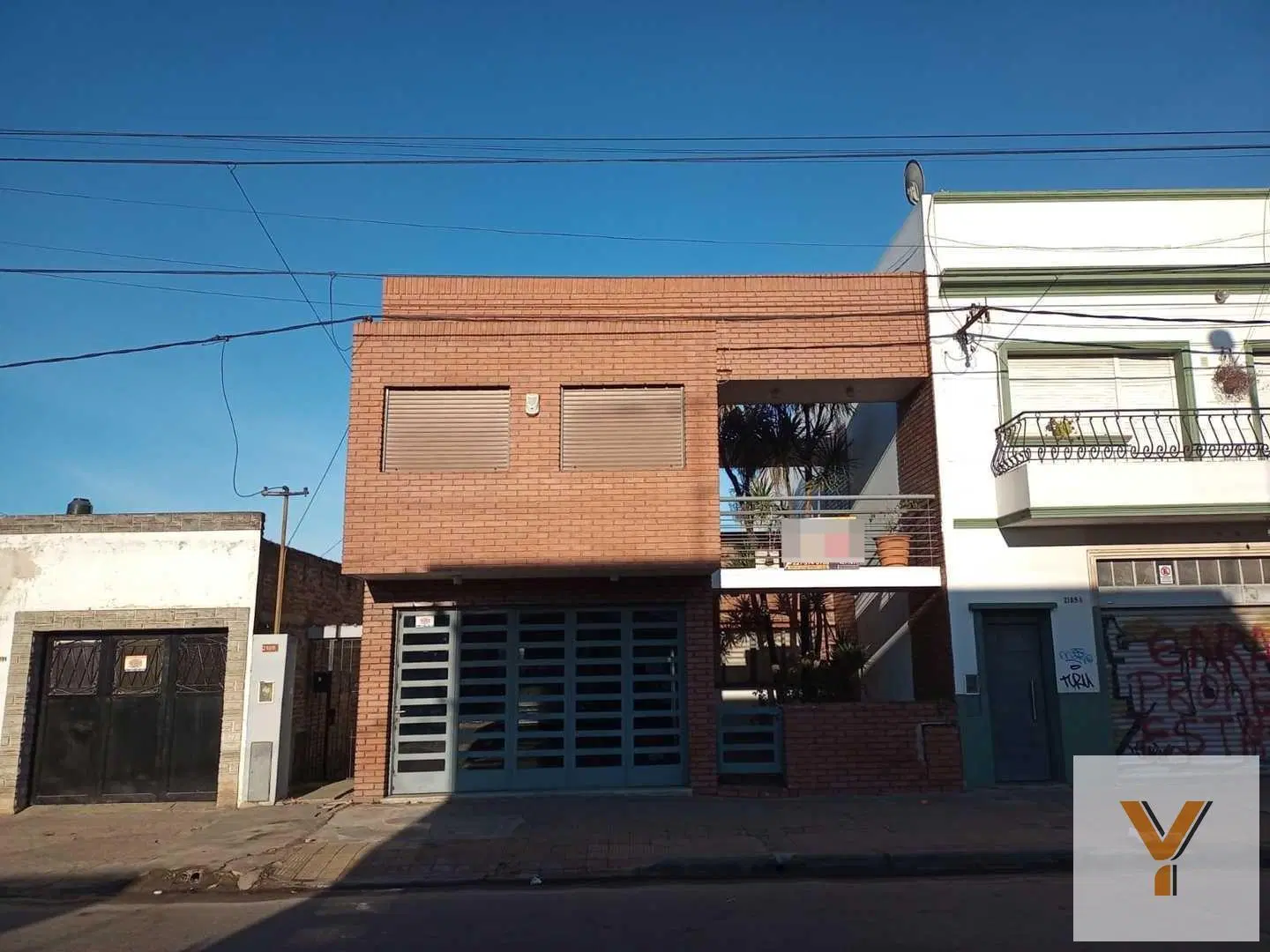 Casa en venta - 4 Dormitorios 2 Baños - Cochera - 359Mts2 - Villa Elvira 5