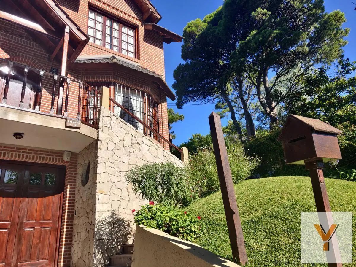 Casa en venta - 3 dormitorios 4 baños 2 cocheras - 332mts2 - Villa Gesell 5