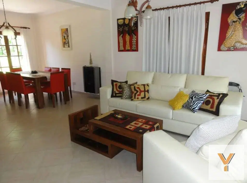 Casa en venta - 3 dormitorios 4 baños 2 cocheras - 332mts2 - Villa Gesell 3