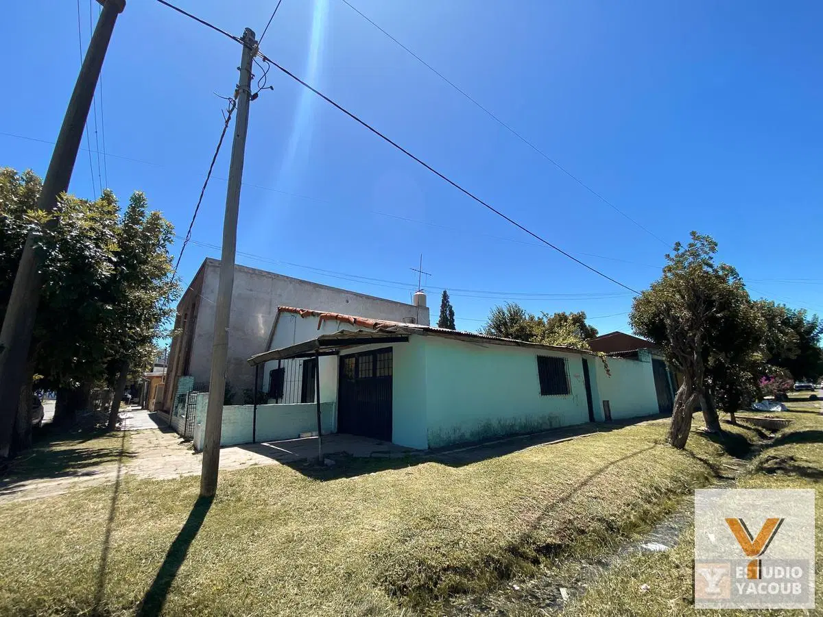 Casa en venta - 2 Dormitorios 1 Baño 1 Cochera - 125Mts2 - Villa Elvira 1