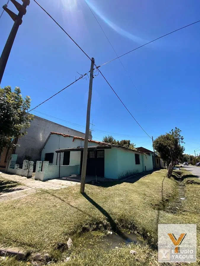 Casa en venta - 2 Dormitorios 1 Baño 1 Cochera - 125Mts2 - Villa Elvira 5