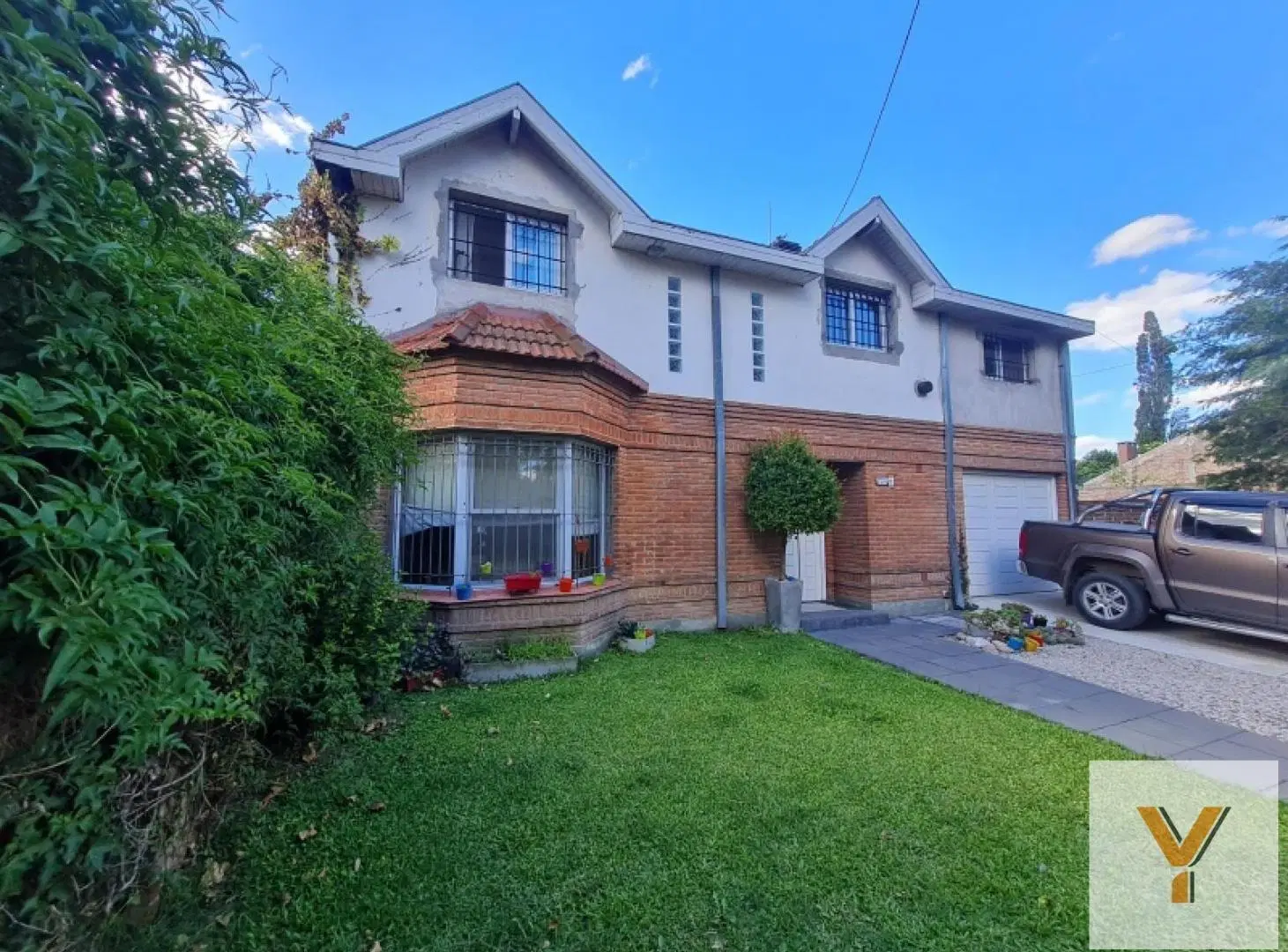 Casa en venta - 3 Dormitorios 4 Baños - Monte Grande 5
