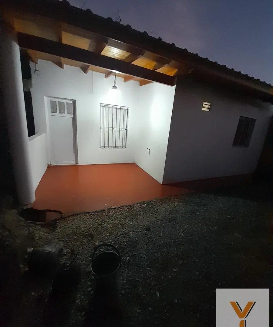 Casa en venta - 3 Dormitorios 1 Baño - Cocheras - 280Mts2 - Las Toninas 2