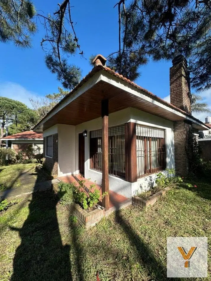 Casa en venta - 2 Dormitorios 1 Baño - Villa Gesell 4