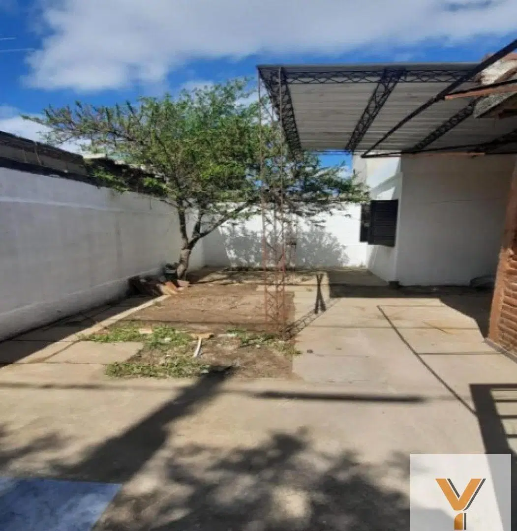 Casa en venta - 2 Dormitorios 2 Baños - Río Cuarto 3