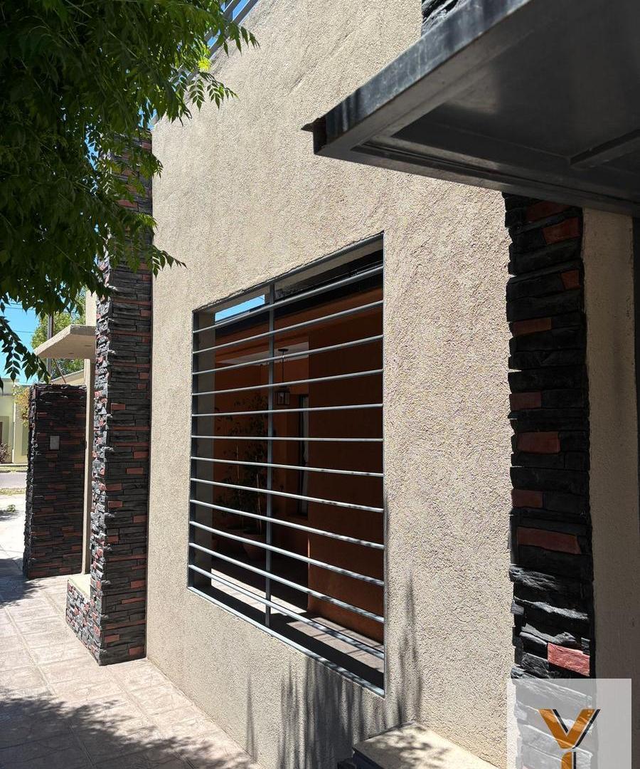 Casa en venta - 4 Dormitorios 2 Baños - General Alvear