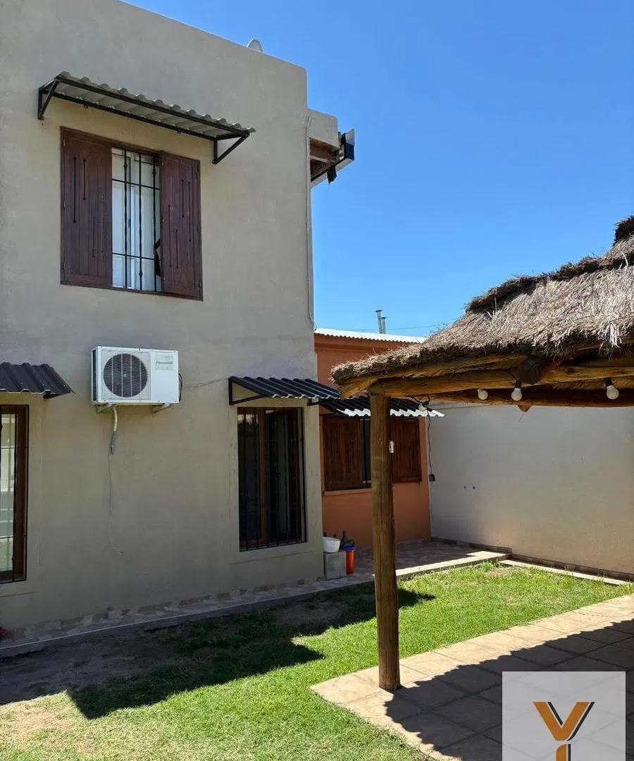 Casa en venta - 4 Dormitorios 2 Baños - General Alvear 2