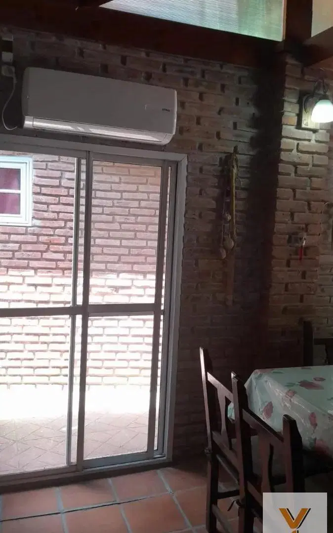 Casa en venta - 2 Dormitorios 2 Baños - Cochera - 2.000Mts2 - Guernica 8