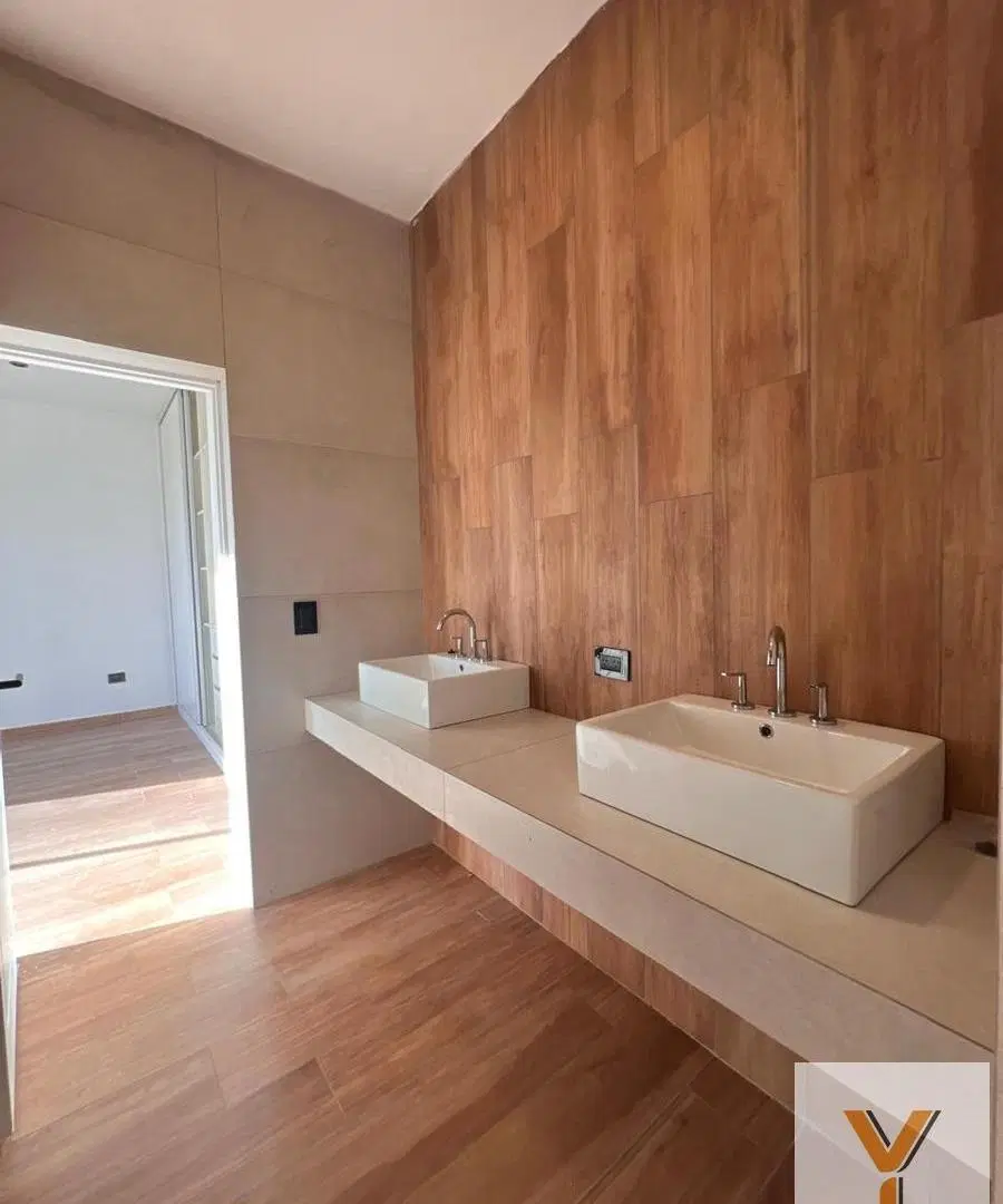 Casa en venta - 3 Dormitorios 2 Baños - Luján 2