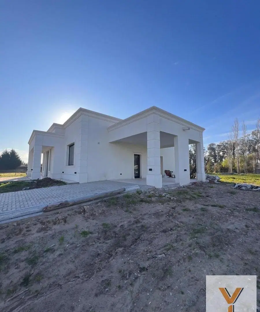 Casa en venta - 3 Dormitorios 2 Baños - Luján 1