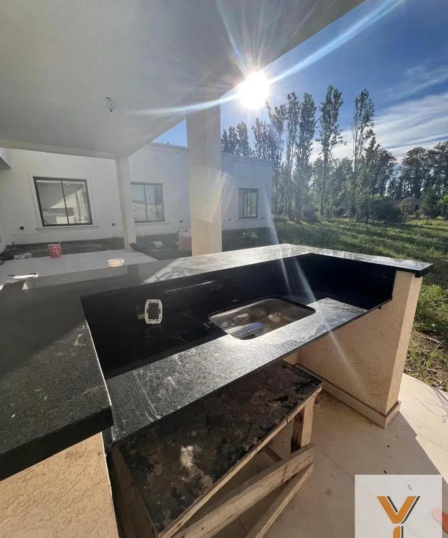 Casa en venta - 3 Dormitorios 2 Baños - Luján 3
