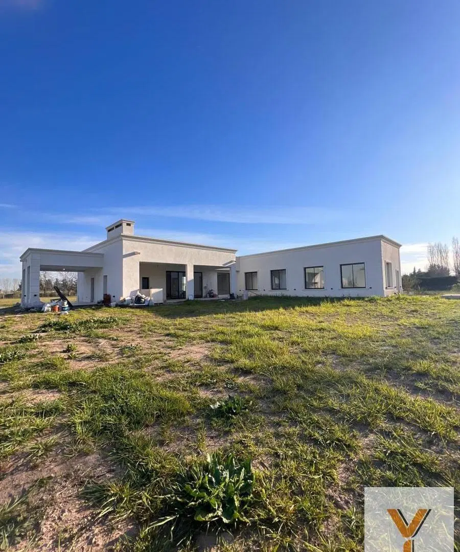 Casa en venta - 3 Dormitorios 2 Baños - Luján 4