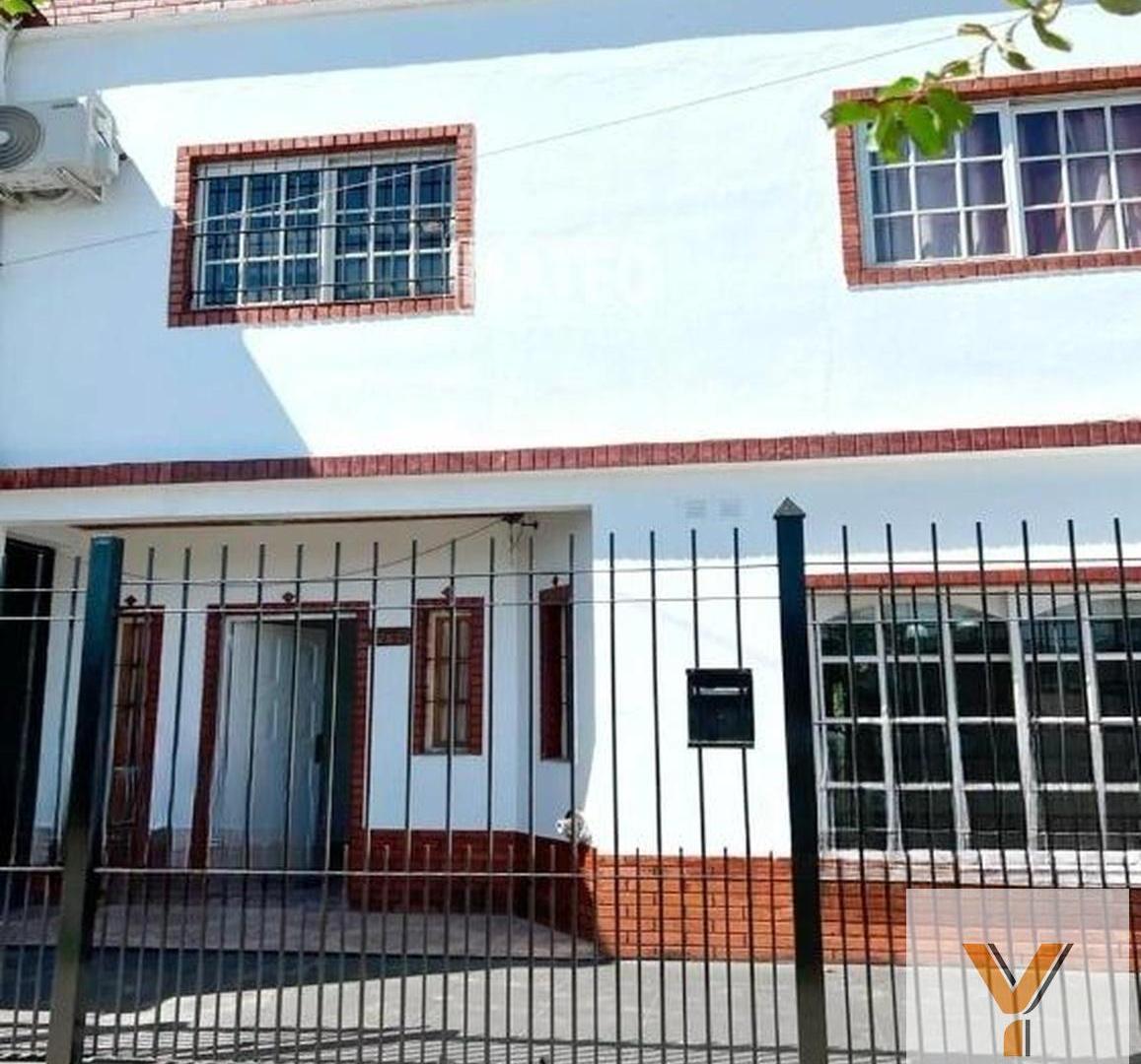 Casa en venta - 4 Dormitorios 2 Baños - Cochera - 400Mts2 - Merlo