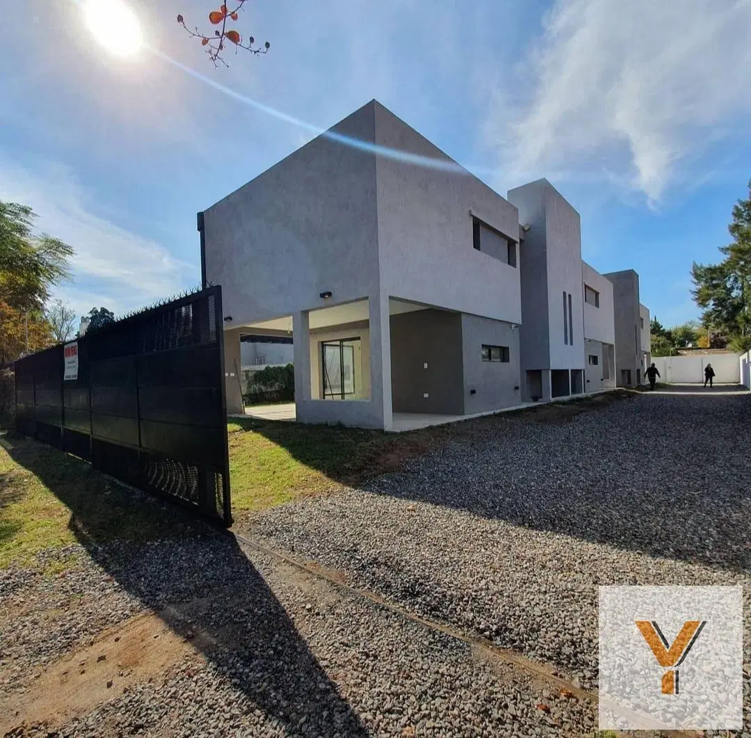 Casa en venta - 3 Dormitorios 3 Baños - 252Mts2 - Villa Quisquizate, Córdoba 5