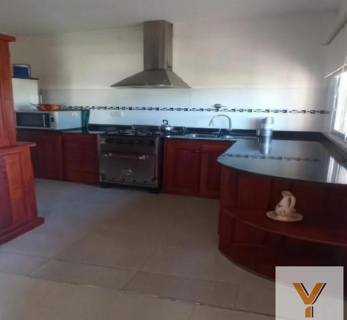 Foto de Casa en Venta - 3 dormitorios 1 baño - 417mts2 - Berisso, imagen 3