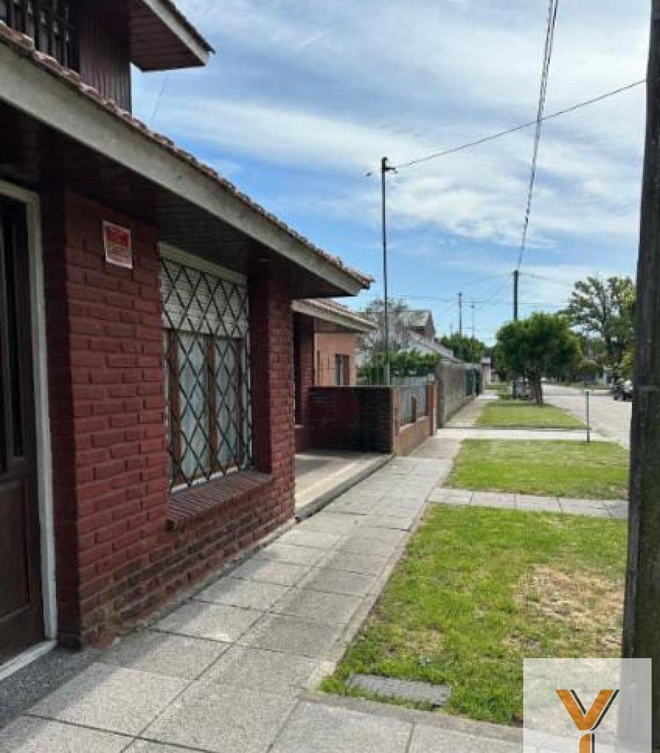 Casa en venta - 3 Dormitorios 2 Baños - Mar del Plata