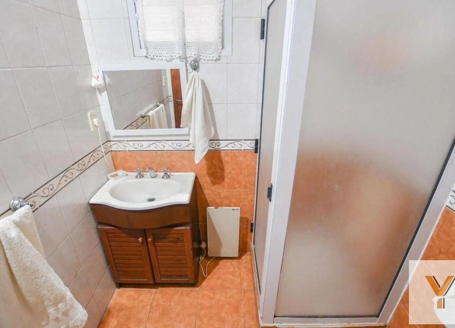 Casas en venta - 8 Dormitorios 3 Baños - 370Mts2 - Berisso 5