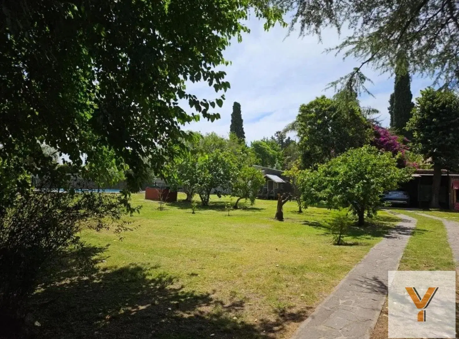 Casa en venta - 3 Dormitorios 3 Baños - Berazategui 4