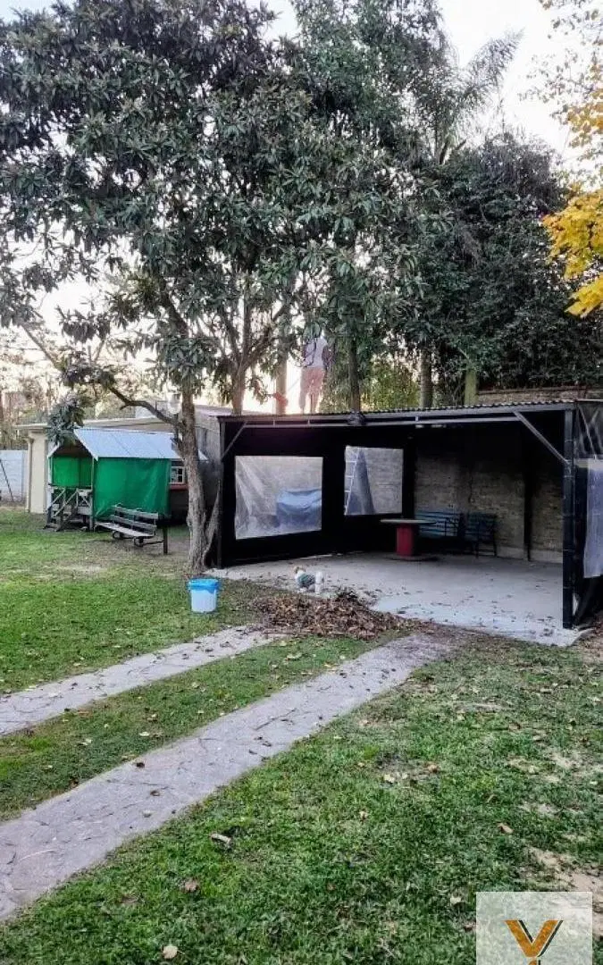 Casa en venta - 3 Dormitorios 3 Baños - Berazategui 5