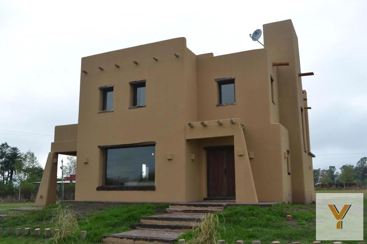 Casa en venta - 3 Dormitorios 3 Baños - 270Mts2 - San Pedro