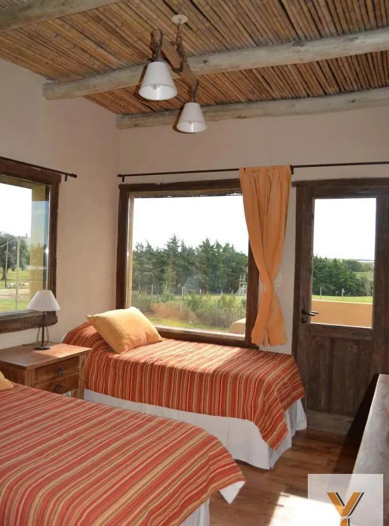 Casa en venta - 3 Dormitorios 3 Baños - 270Mts2 - San Pedro 5