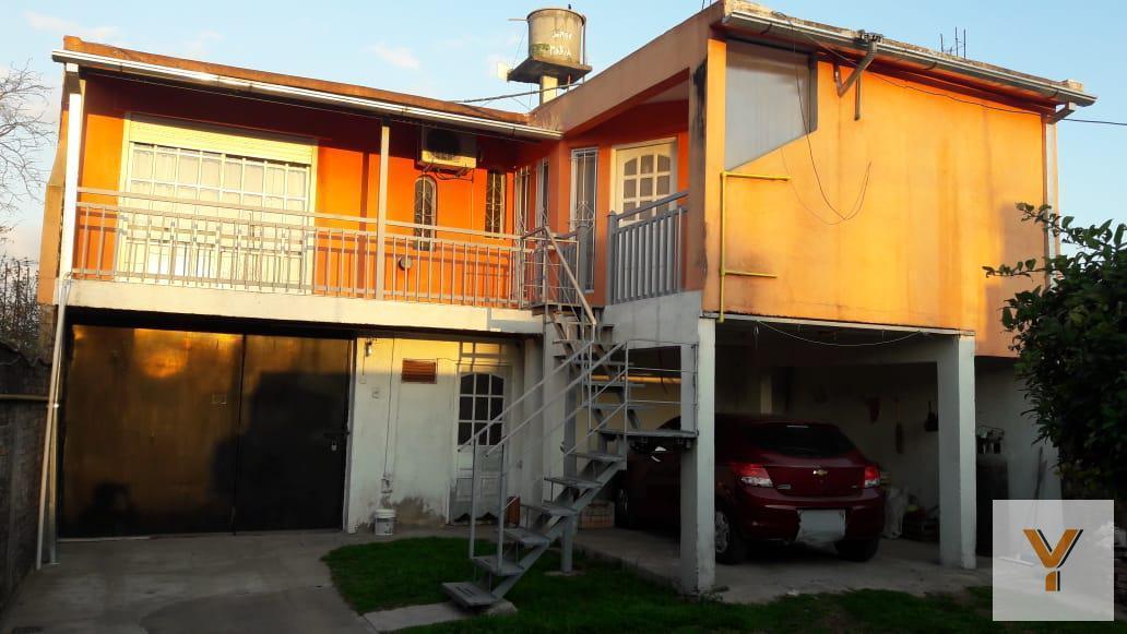 Casa en venta - 5 dormitorios 2 baños - patio departamento - 300mts2 - Merlo