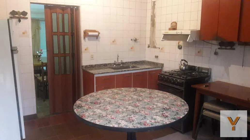 Casa en venta - 5 dormitorios 2 baños - patio departamento - 300mts2 - Merlo 3