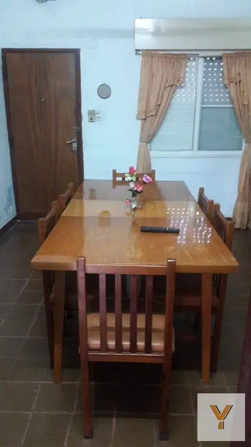 Casa en venta - 5 dormitorios 2 baños - patio departamento - 300mts2 - Merlo 5