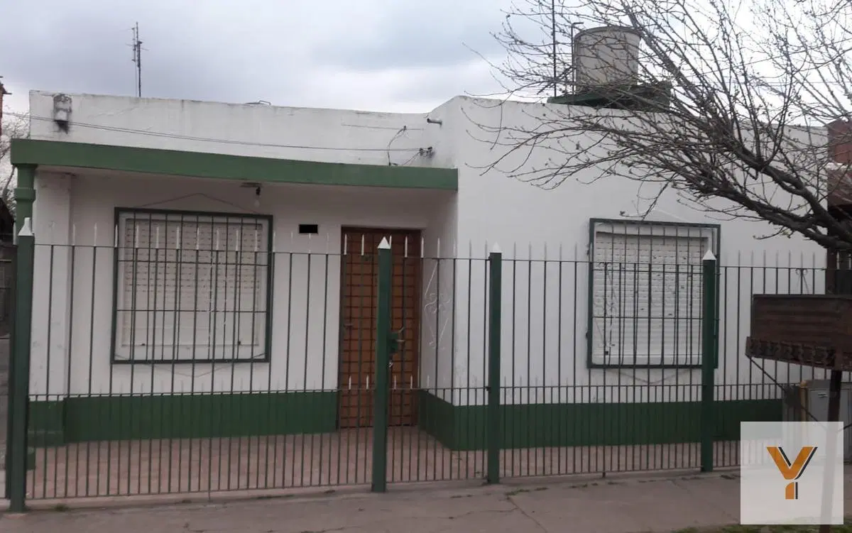Casa en venta - 5 dormitorios 2 baños - patio departamento - 300mts2 - Merlo 4