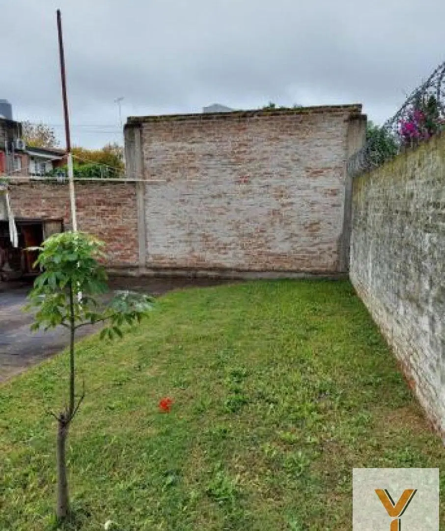 Casa en venta - 4 Dormitorios 2 Baños - Luján 8