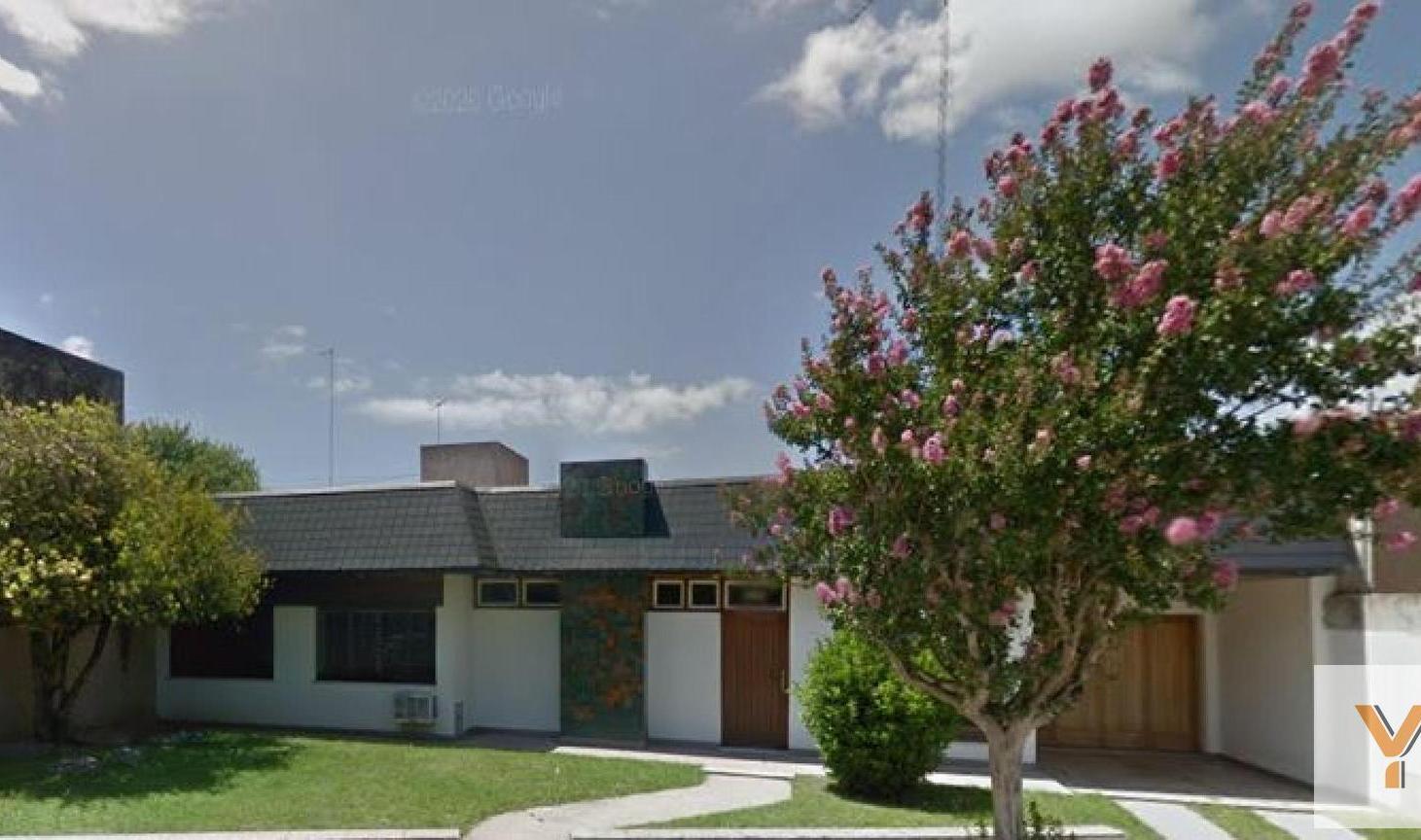 Casa en venta - 4 Dormitorios 2 Baños - Luján