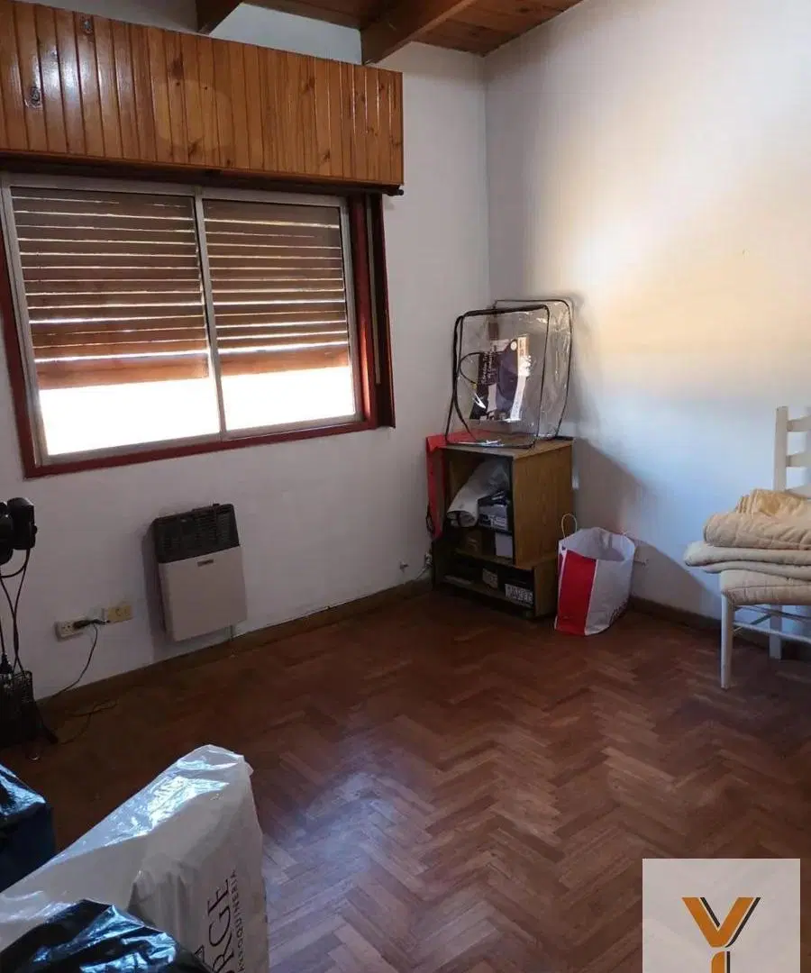 Casa en venta - 4 Dormitorios 2 Baños - La Plata 5