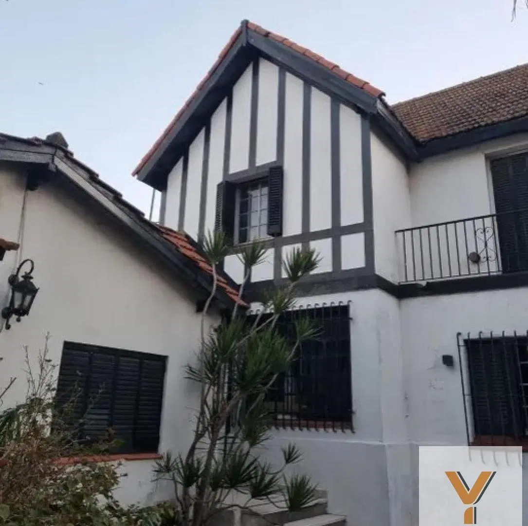 Casa en venta - 3 Dormitorios 3 Baños - City Bell 2