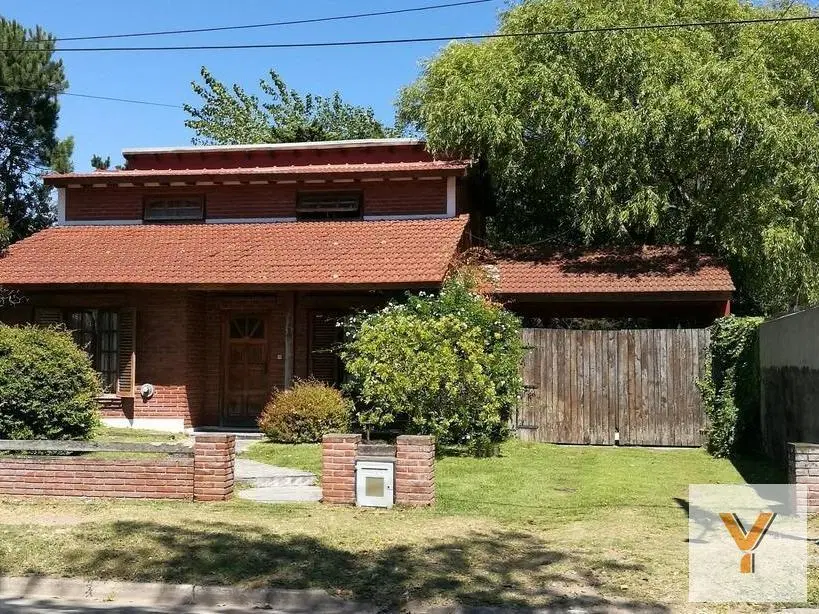 Casa en venta - 4 Dormitorios 2 Baños - Cochera - 487Mts2 - Mar del Tuyú 4