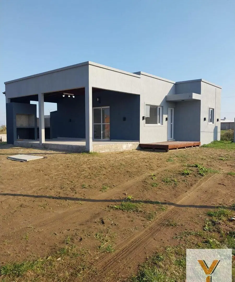 Casa en venta - 2 dormitorios 1 baño - 87mts2 - Mar Del Tuyu 4