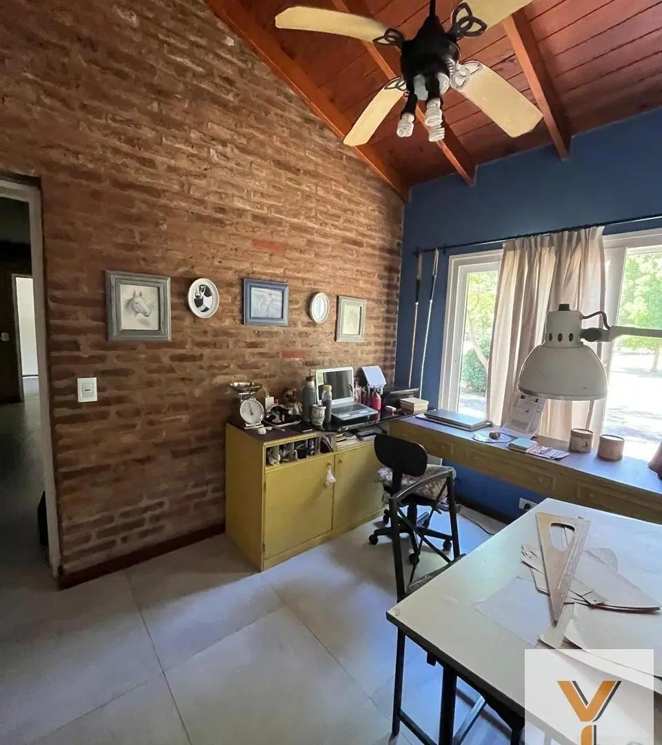Casa en venta - 5 Dormitorios 2 Baños - 820Mts2 - Pilar 3