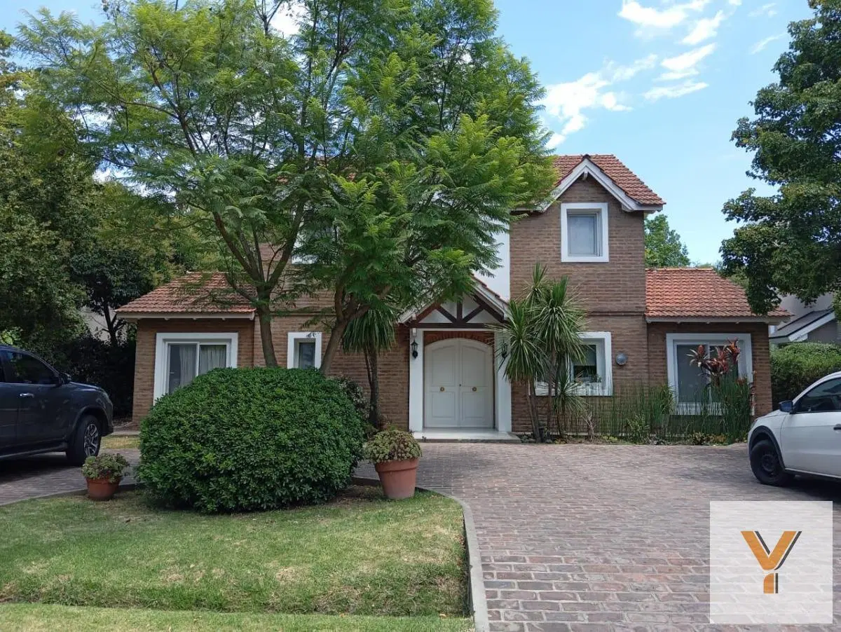 Casa en venta - 5 Dormitorios 2 Baños - 820Mts2 - Pilar 2
