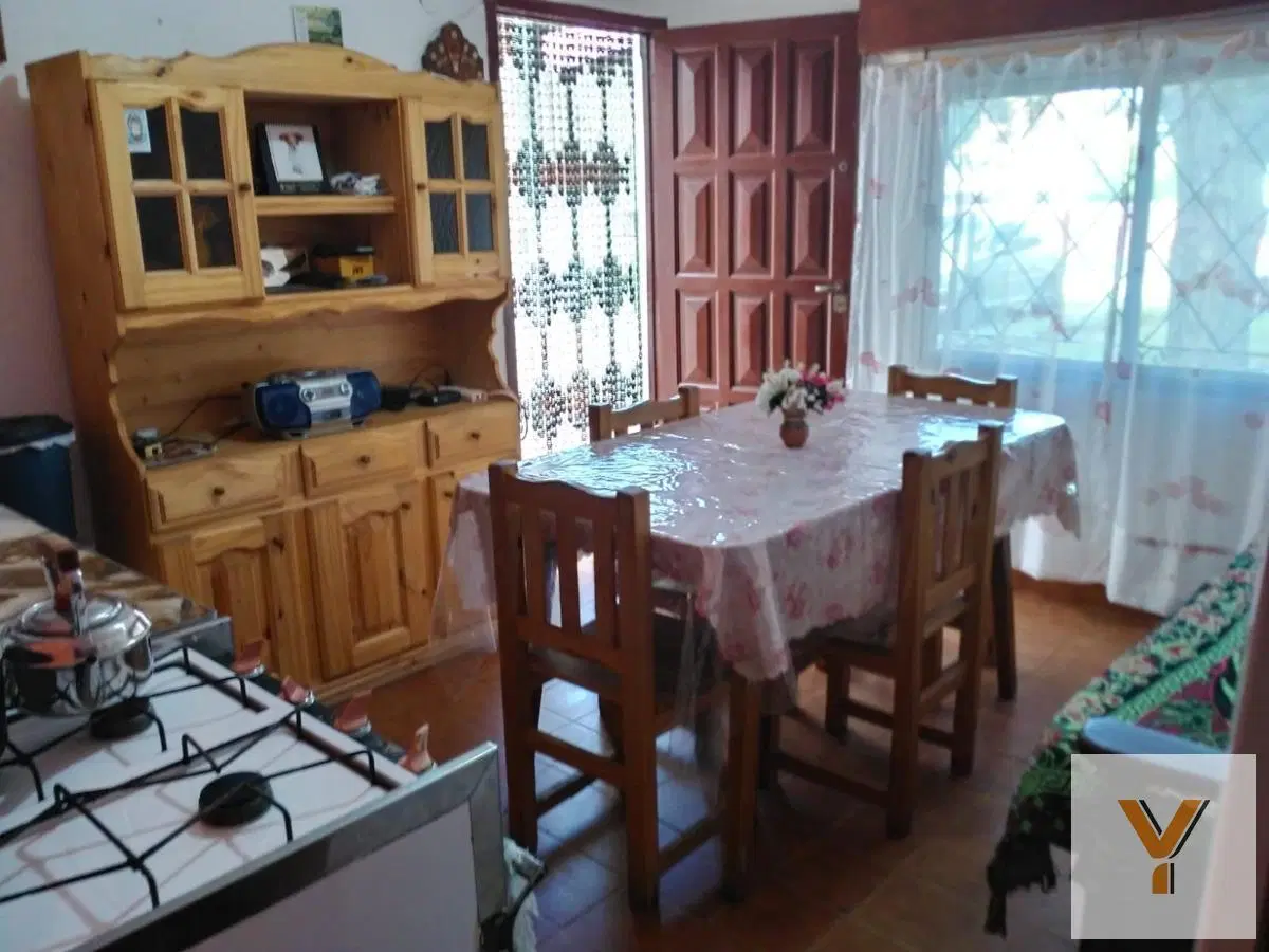 Casa en venta - 1 dormitorio 1 baño - 70mts2  - Mar Del Tuyu 4