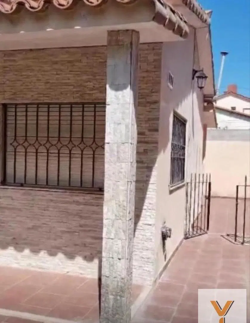 Casa en venta - 2 Dormitorios 1 Baño - Cochera - 200Mts2 - Santa Teresita 2