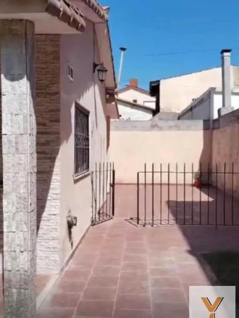 Casa en venta - 2 Dormitorios 1 Baño - Cochera - 200Mts2 - Santa Teresita 4