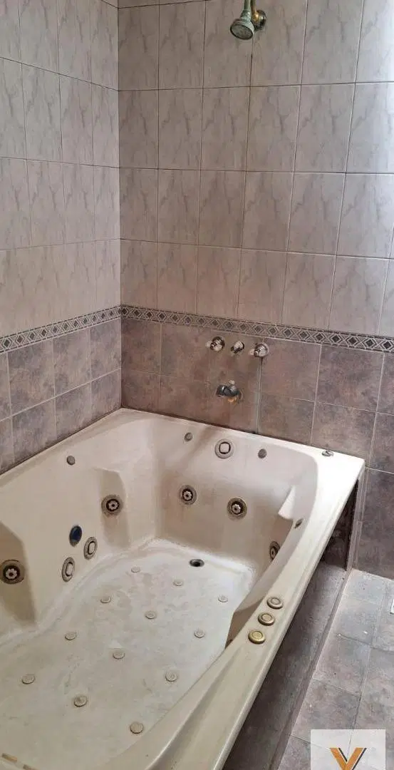 Casa en venta - 4 Dormitorios 4 Baños - Cochera - 389Mts2 - Saladillo 3